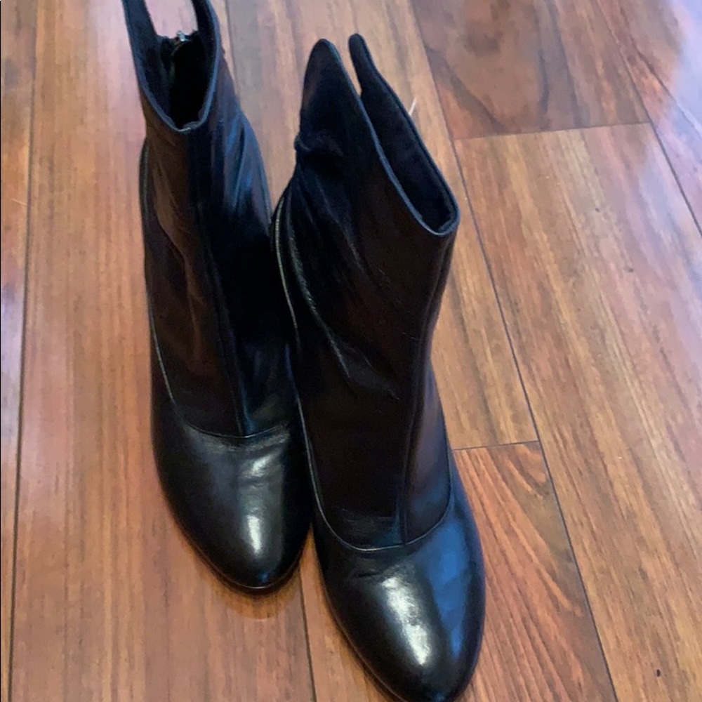 Nine West Black Zipper Heal EUC - Picture 4 of 5